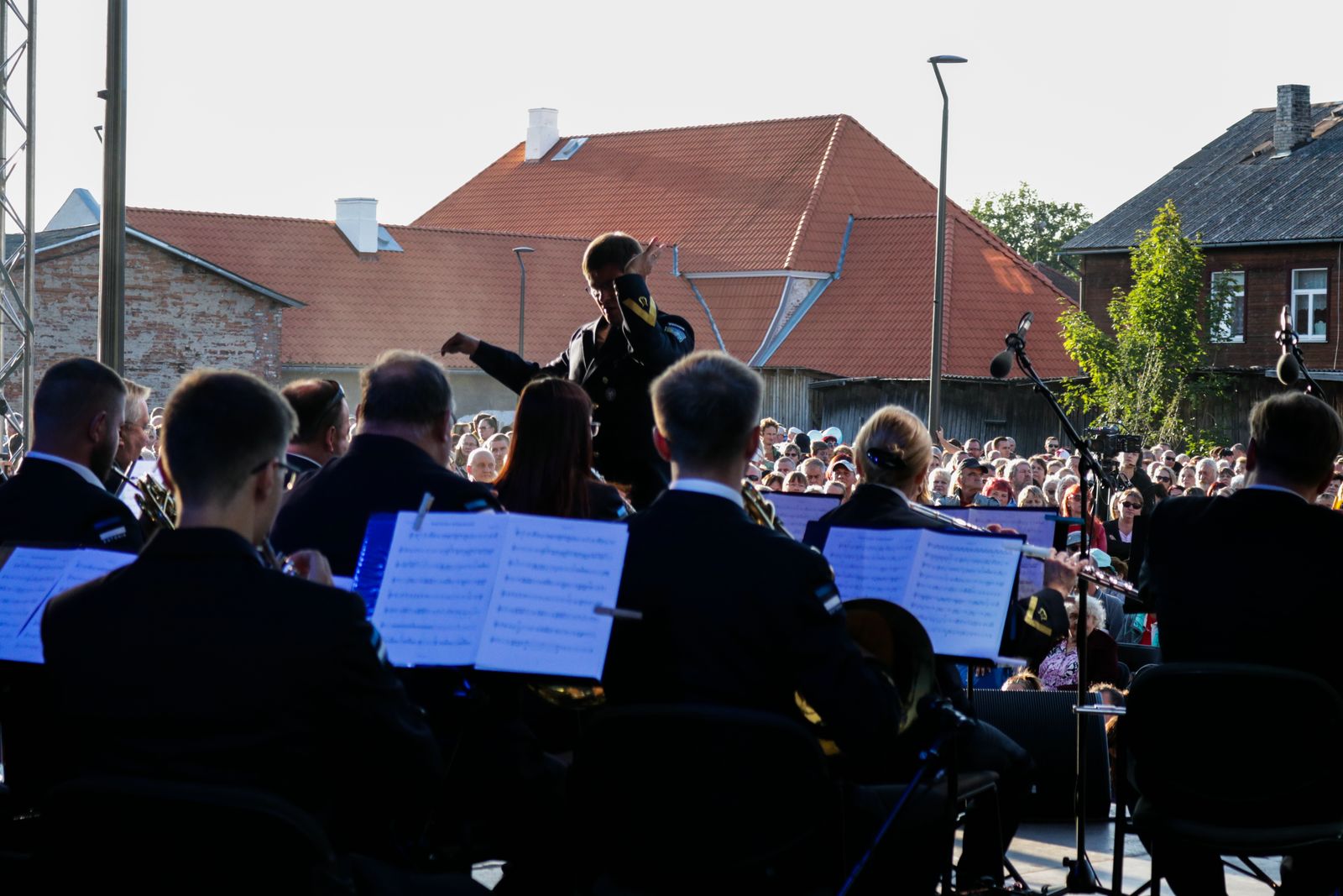 Mööda piiri